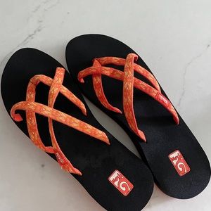 Teva sandals 11 NWOT